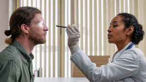 When to Contact an Eye Doctor