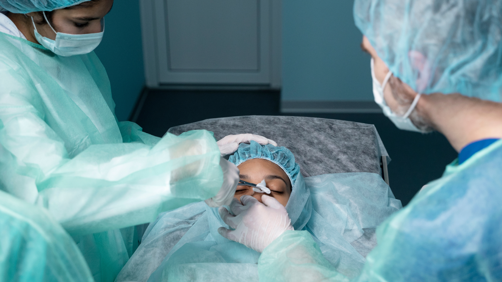 Lens Replacement vs Cataract Surgery: How Are They Different?